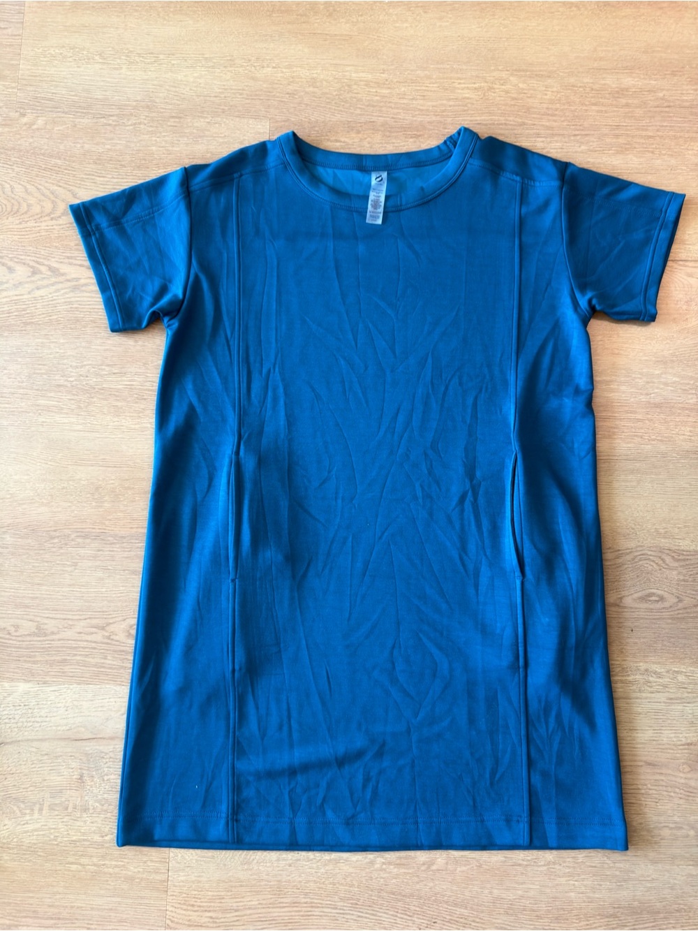 Lou & Grey Short Sleeve Crewneck Dress Tee in Teal